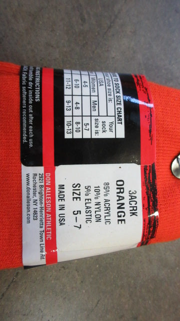 Load image into Gallery viewer, Used DA Athletic Socks - 5-7
