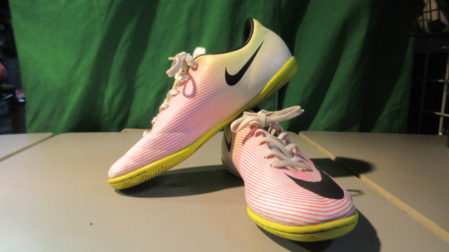 Load image into Gallery viewer, Used Nike Mercurial Victory V IC -Youth 5 Indoor Soccer Shoes
