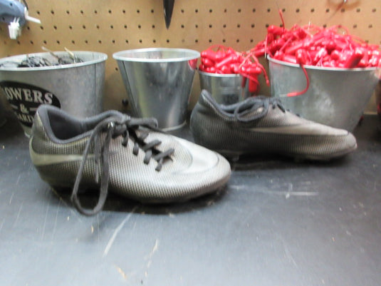 Used Nike Bravata II Soccer Cleats - Size Youth 1.5