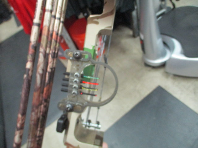 Load image into Gallery viewer, Used Martin Cougar 2000 42&quot; Archery Bow W/ Arrows
