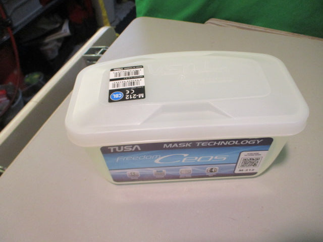 Load image into Gallery viewer, Used Tusa Dive Goggles Case
