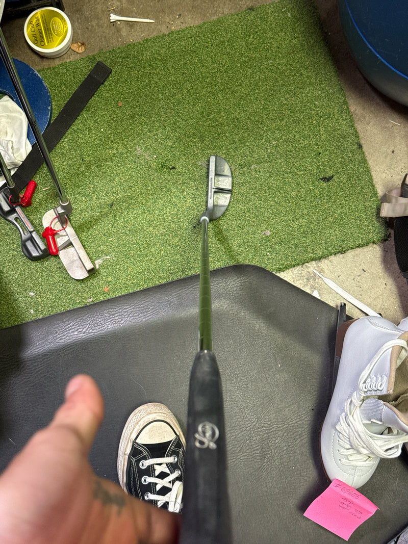 Load image into Gallery viewer, Used Dunlop Talon Model 150 Right Hand Putter 32"
