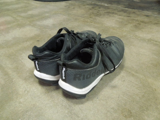 Used Riddel Edge Low Cleats Size 5 (Damage On Front)
