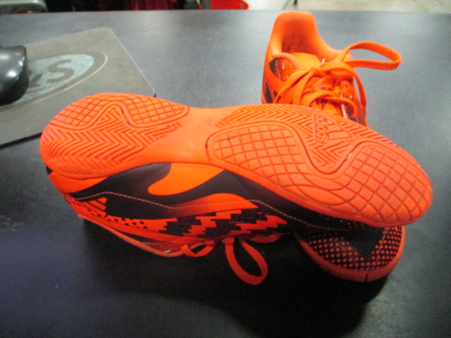 Load image into Gallery viewer, Used Adidas Indoor Soccer Shoes Size 2.5
