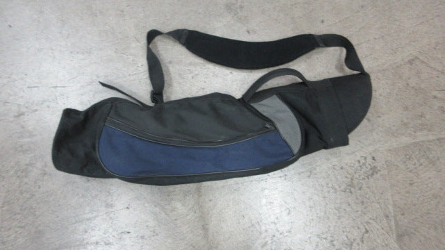 Load image into Gallery viewer, Used Junior Non-branded Black and Blue Golf Bag
