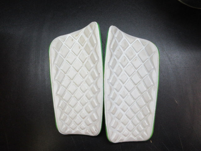 Load image into Gallery viewer, Used Nike Mercurial Lite Soccer Shin Guards - Size Large
