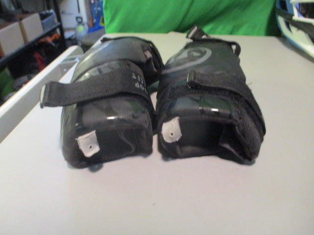 Load image into Gallery viewer, Used Warrior Burn Youth Lacrosse Elbow Pads
