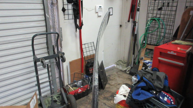 Load image into Gallery viewer, Used Bauer Vapor Apex 63&quot; Hockey Stick - RH - small tip wear
