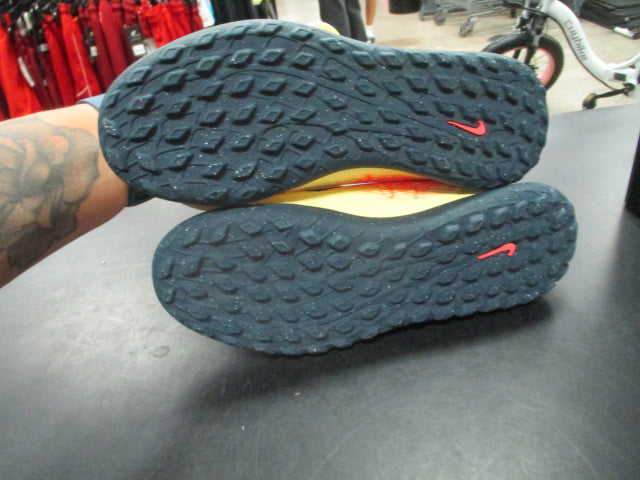 Load image into Gallery viewer, Used Nike Mercurial Size Youth 3.5 Indoor Soccer Cleats
