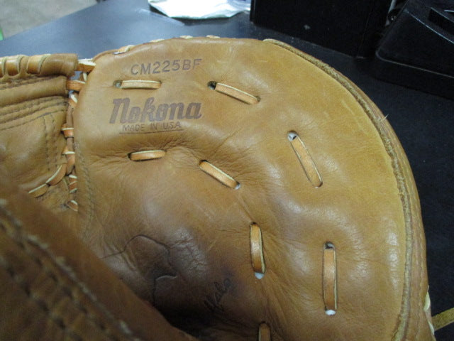 Load image into Gallery viewer, Used Nokona Limited Edition CM225BF Genuine Range Buffalo Catchers Glove
