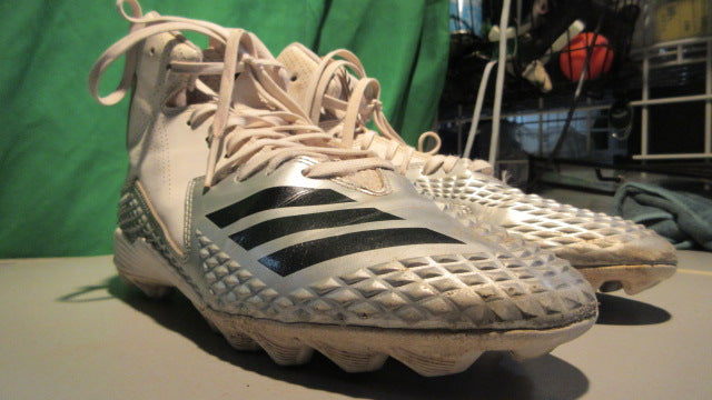 Load image into Gallery viewer, Used Adidas FREAK Ultra – Von Miller Edition Mens 9 Football Cleats
