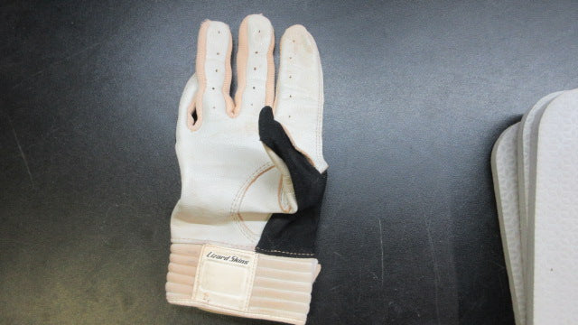 Load image into Gallery viewer, Used Lizard Skin Batting Glove - Size Youth Large - QTY 1
