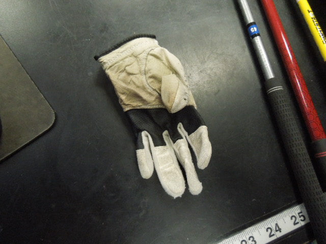 Load image into Gallery viewer, Used US Kids Golf Left Hand Golf Glove
