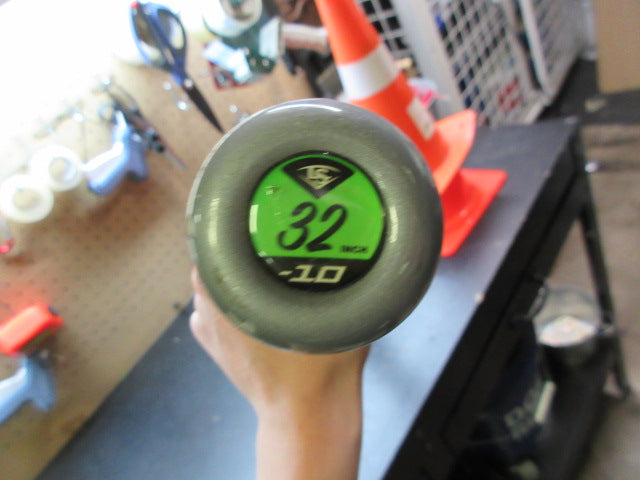 Load image into Gallery viewer, Used Louisville Slugger Omaha 32" -10 USA Baseball Bat
