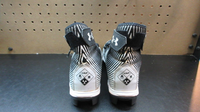 Load image into Gallery viewer, Used Under Armour UA Highlight Football Cleats - Size Youth 2.5
