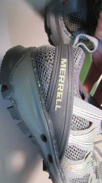 Load image into Gallery viewer, Used Merrell Womens Outdoor Hiking/ Water Shoes Size 6 - Grey
