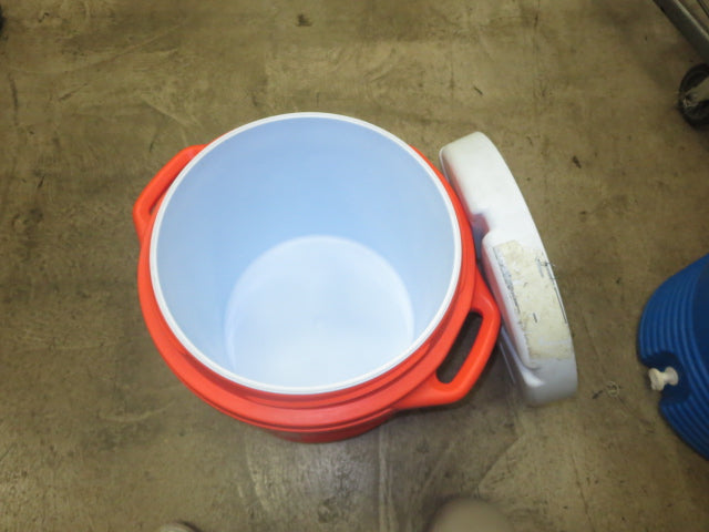 Load image into Gallery viewer, Vintage Gatorade Rubbermaid Orange Water Jug 7 Gallon Cooler With Spout
