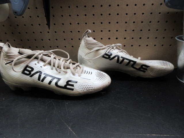 Load image into Gallery viewer, Used Battle Astrofly Football Cleats - Size 10.5
