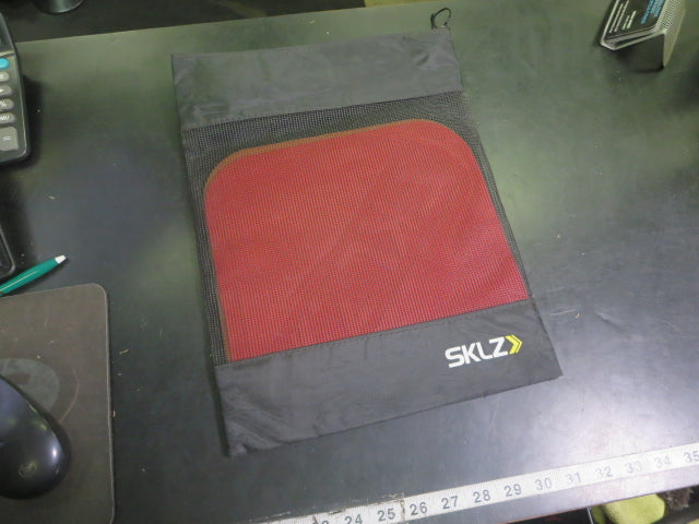 Load image into Gallery viewer, Used SKLZ Throw Down Training Court Markers Set of 4 with Carry Bag
