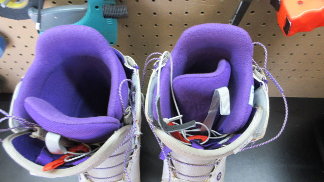 Load image into Gallery viewer, Used Burton Mint Imprint 1 Snowboard Boots - Size 8.5
