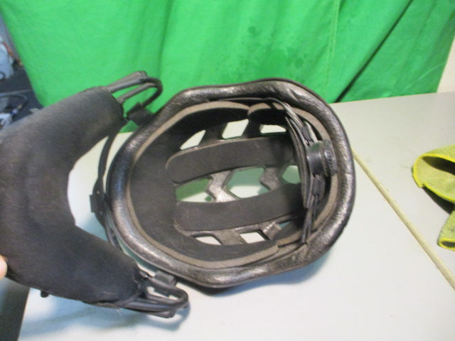 Load image into Gallery viewer, Used Worth Legit Slowpitch Softball Pitcher's Mask- Size 7-8
