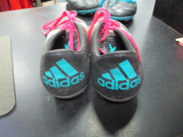 Load image into Gallery viewer, Used Adidas Soccer Shoes Size 3
