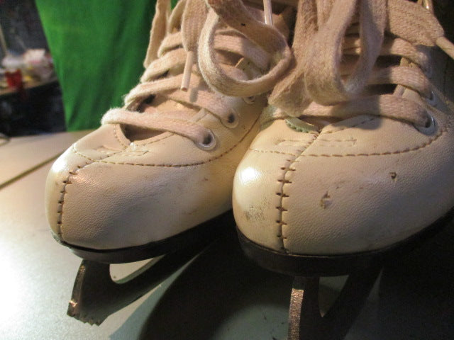 Load image into Gallery viewer, Used Hespeler Youth Figure Skates - Size 1 Youth
