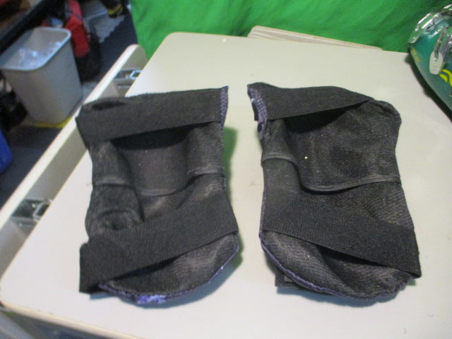 Load image into Gallery viewer, Used Eight Ball Adult Skating Knee Pads
