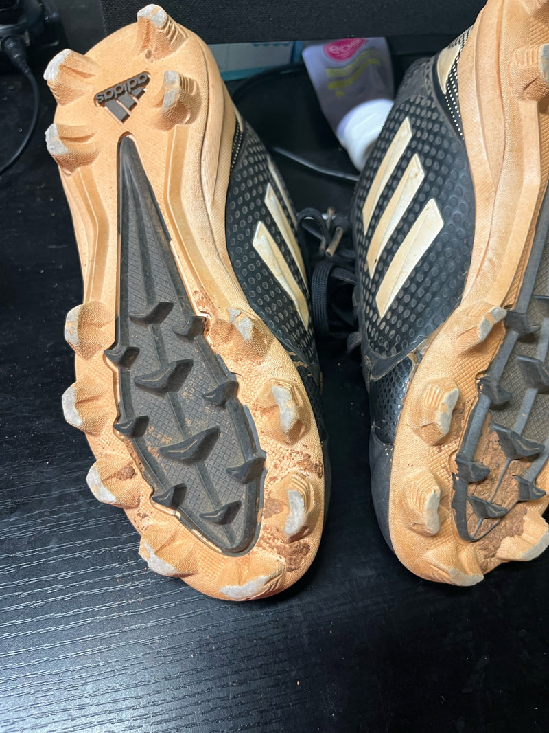 Load image into Gallery viewer, Used Adidas Back and white size 1.5
