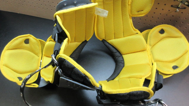 Load image into Gallery viewer, Used Schutt Varsity Flex 2.0 Shoulder Pads - Medium 17&quot;-18&quot;
