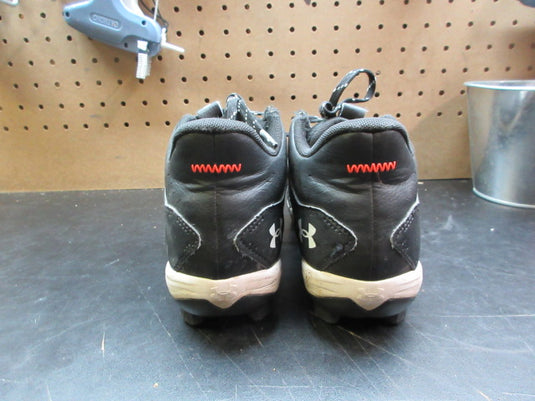 Used Under Armour Leadoff Mid RM Baseball Cleats - Size 5.5