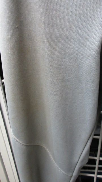 Load image into Gallery viewer, Used Under Armour Open Bottom Pants Youth Size Large - stains &amp; wear
