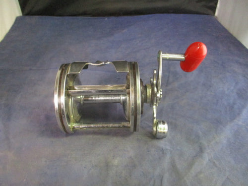 Used Immec 256-D Fishing Reel - has crack