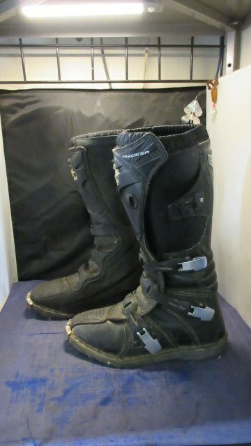 Load image into Gallery viewer, Used Fox Racing Tracker Motorcross Boots Adult Size 8 - Wear &amp; Needs New Buckle
