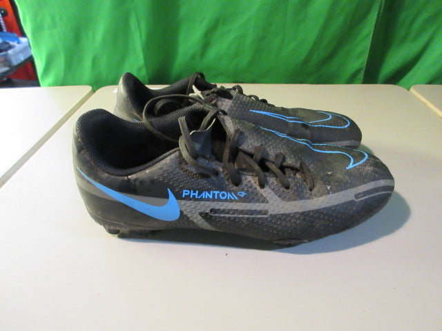 Load image into Gallery viewer, Used Nike Phantom Youth Size 5 Soccer Cleats
