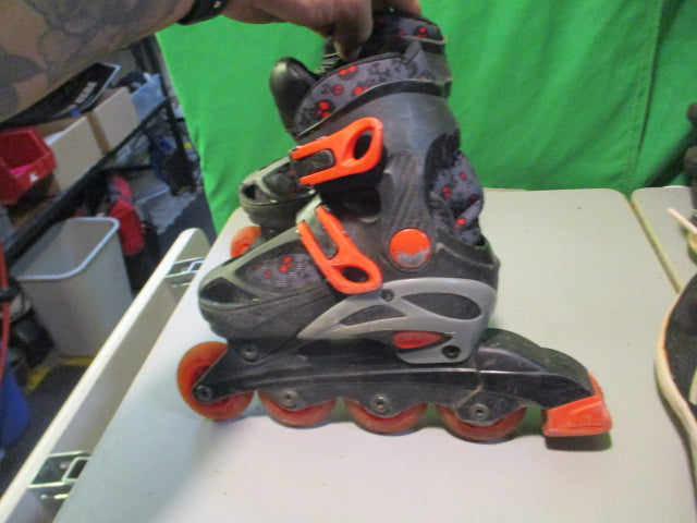 Load image into Gallery viewer, Used Roller Derby Adjustable 12-2 Roller W/ Quad Attachment
