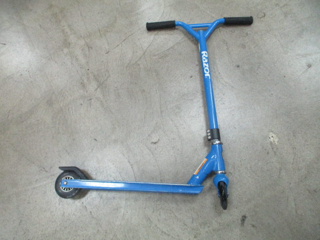 Load image into Gallery viewer, Used Razor Fixed Handle Trick Scooter
