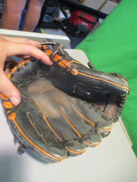 Load image into Gallery viewer, Used Wilson A2000 11.25&quot; Glove - RHT
