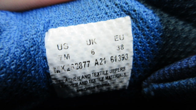 Load image into Gallery viewer, Used Merrell Outback Hiking Shoes - Size 7
