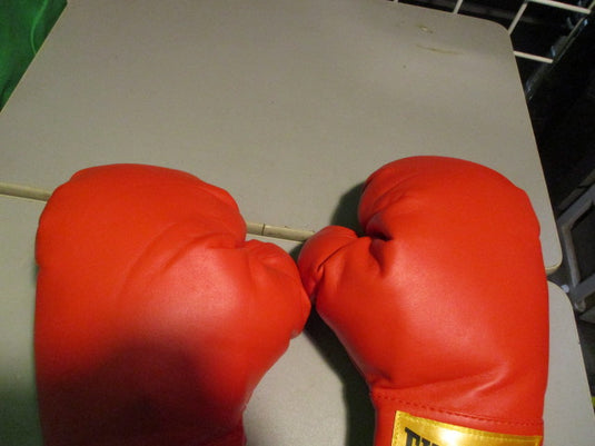Used Everlast Size Small/Medium Boxing Gloves