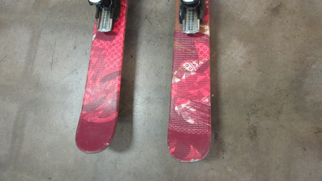 Load image into Gallery viewer, Used Salomon MaiTai Jr Downhill Skis w/ Salomon Bindings Size 130cm
