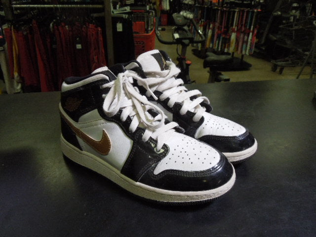 Load image into Gallery viewer, Used Nike Air Jordan 1s Patent Leather Gold and Black Size 4Y
