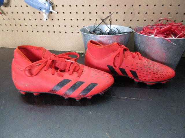 Load image into Gallery viewer, Used Adidas Predator Freak .4 Tf Soccer Cleats - Size 4
