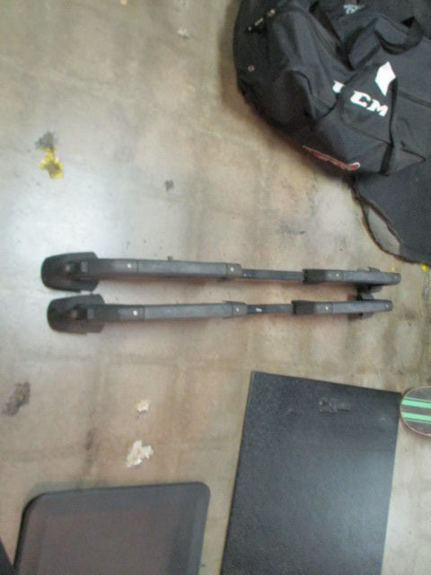 Used Thule Sweden Ski/Snowboard Roof Rack W/ Keys