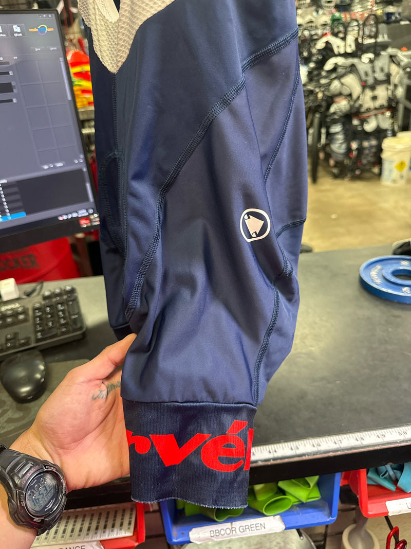 Load image into Gallery viewer, Used Endura Padded Cyling Bib Size Small
