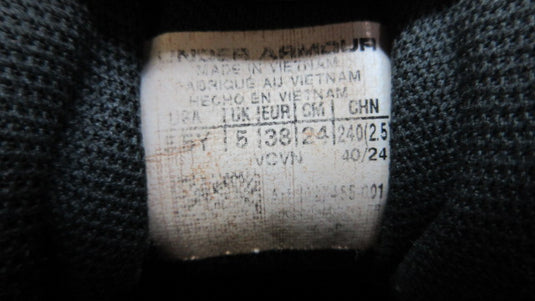 Used Under Armour Leadoff Low RM 3.0 Baseball Cleats - Size 5.5 Youth