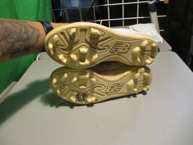Load image into Gallery viewer, Used New Balance Size 2 Cleats
