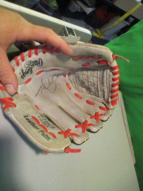 Load image into Gallery viewer, Used Rawlings Mike Trout Model Size 9.5&quot; Glove - RHT
