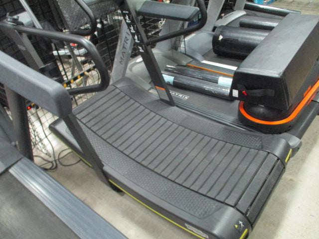 Load image into Gallery viewer, Used TechnoGym SkillMill Curved Manual Treadmill
