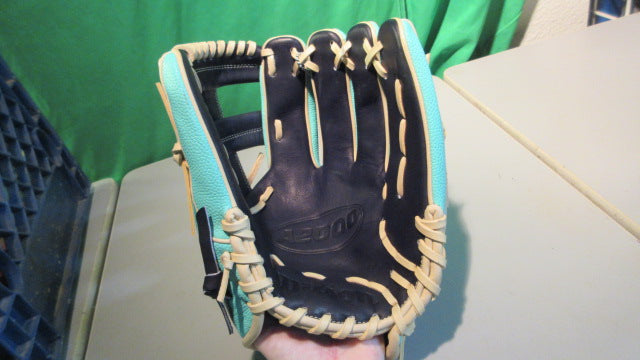 Load image into Gallery viewer, New Spring 2025 A2000® 1716SS 11.5” Infield Glove
